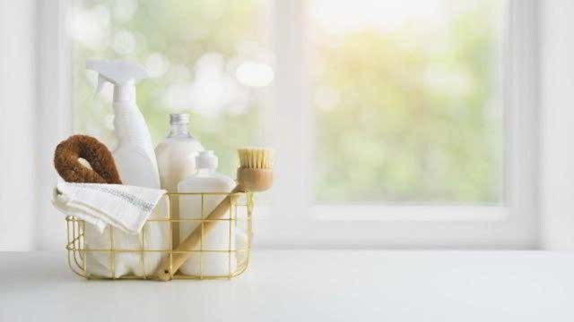 Disinfecting Cleaning Services in NYC using cleaning supplies