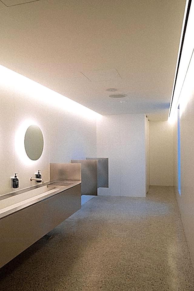 restroom cleaning - final touch
