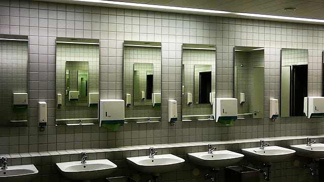 restroom cleaning-in NYC